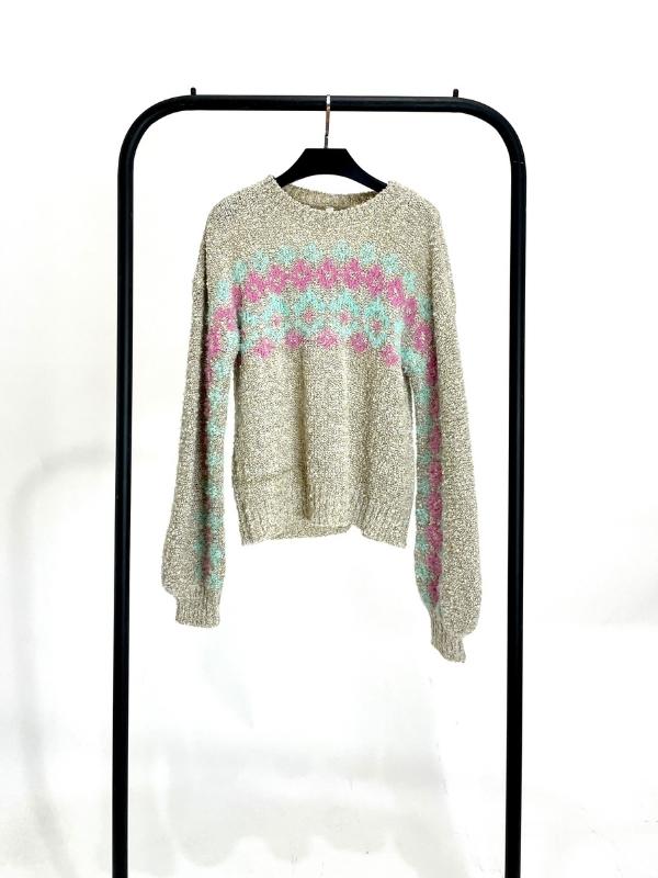 SWEATER TEJIDO BEIGE, DETALLE EN PECHO